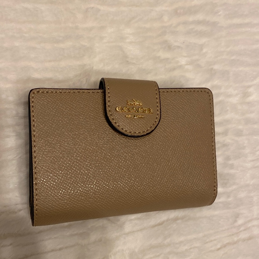 Coach Medium Corner Zip Wallet in Leather Taupe/ Wine.
